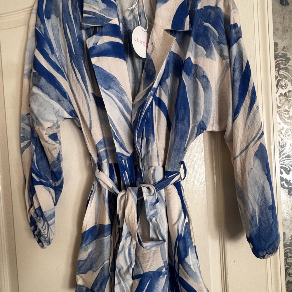 Luxelabel  Blue & Cream Watercolor-Print Belted Robe